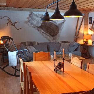 Trapper's Lodge - - 9