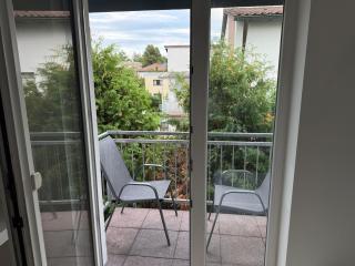 2-Zimmer Apartment Offenbach mit 4 Einzelbetten, Küche & Balkon - 1