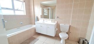 Spacious 3Bed 2bath Beachfront Apartment - 5