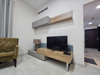 Charm 1BR Bright Living Space - Ajman - 7
