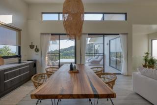 Luxury Seaview 4 Bedroom Villa - 9
