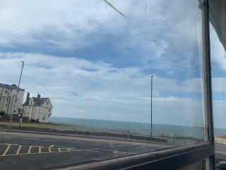 Cosy 1 Bedroom Apartment with a Sea View - 6