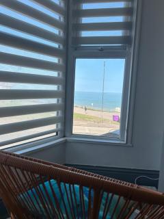 Cosy 1 Bedroom Apartment with a Sea View - 5