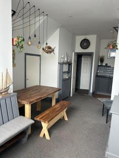 Cosy 1 Bedroom Apartment with a Sea View - 1