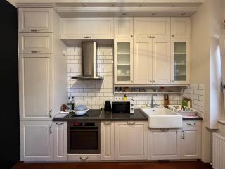 Gellert Square Family Residence - Premium Stay in Buda Side's Cultural Center - 7