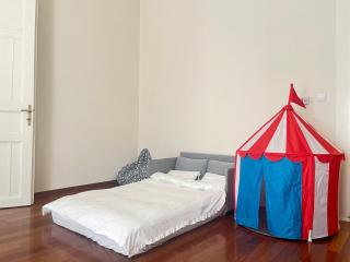Gellert Square Family Residence - Premium Stay in Buda Side's Cultural Center - 1