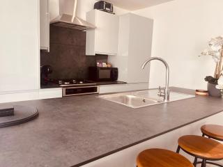 Modern 2-Bed Penthouse on Iconic Abbey Road & Large Terrace - 6