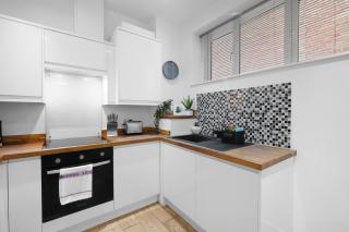 Eastons 1 Bedroom Apartment with Sofa Bed - High Wycombe - 7