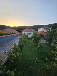 Julian Guest House - 9