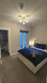Free parking 7-Min Walk to Principality and City Centre - 8