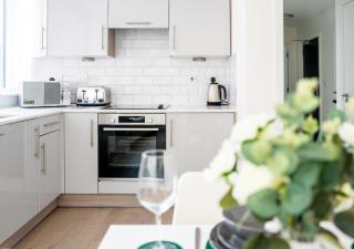 Charming Two-Bedroom Apartment - Fast Wi-Fi, Central Location, Great for Business or leisure Travellers by AV Hughes Properties - 7