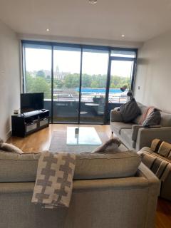 Stylish rooftop apartment River Liffey view - 7