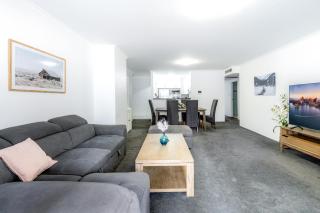 Perfectly Located CBD 3 bedrooms Apartment - 7