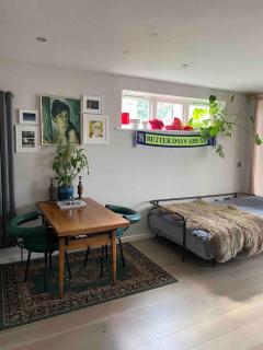 Charming Garden & Retreat in the Heart of Dalston - 6