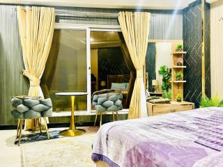 Crown Inn Hotel Service Apartments - 1