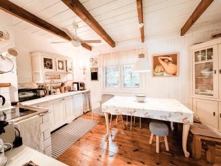 COZY COTTAGE IN THE WOODS - Przytulny domek w lesie - - 1
