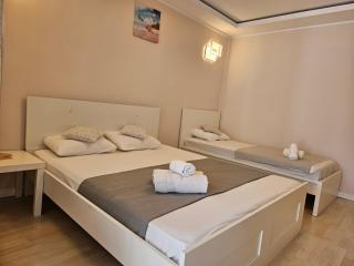 Home COLOSSEUM GUEST HOUSE - 2