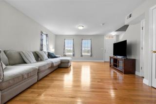 Beautiful Waterfront Townhouse - 8