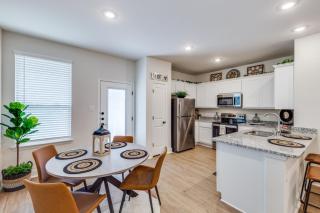Stylishbright Home Near 6 Fl Fiesta Texas - 9