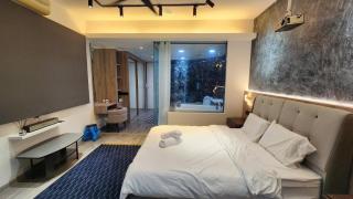 Dsir Lustful KL Jacuzzi NFLX Prjscn120 TV65 - 8