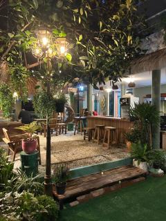 The oasis on 8 Villa pool table & KTV - 5