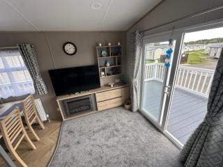 8 Guests - PetOK - Cayton Bay Coastal Retreat - 6