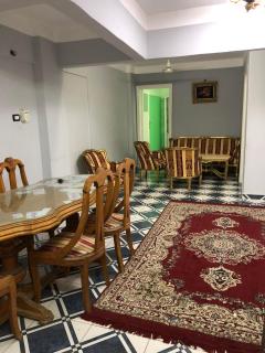 شقة بميامي دقيقتين للبحر دور سادس سلم بها نت - 0