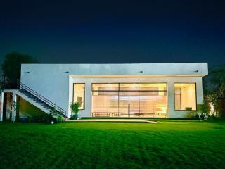 Vana Greens Luxurious Farmhouse - 4