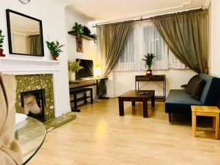 Beautiful 3 bedroom Maisonette - 9