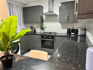 Beautiful 3 bedroom Maisonette - 8