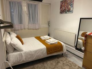 Beautiful 3 bedroom Maisonette - 1