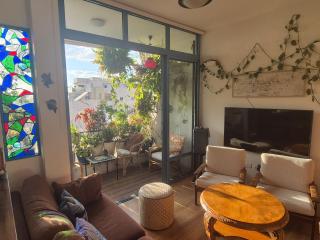 Rothschild Beautiful Apartment with Balcony - 2