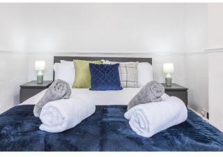 Modern 3BD House - Free parking - Fast WiFi - 9