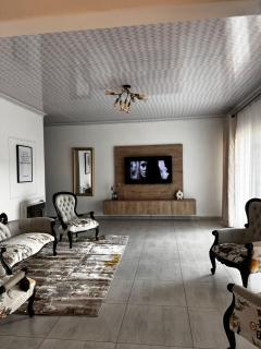 Luxury Airport Flatlet - 0
