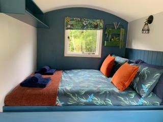 Tower Farm Holidays - Shepherd's Huts - - 6