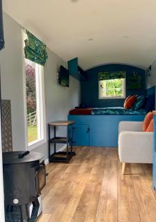 Tower Farm Holidays - Shepherd's Huts - - 9