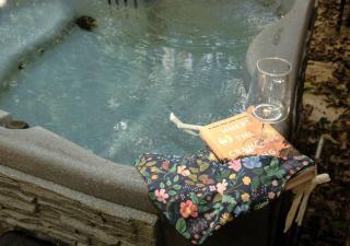 Cabin in the Woods - Hot Tub, Fire Pit, BBQ - 0