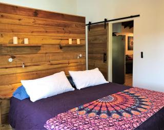 Quiet Retreat, Ideal For An Intimate Romantic Getaway Or 2 Couples - 3