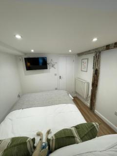 Bagnalls Studio, a newly renovated studio in a traditional fisherman's cottage - 4