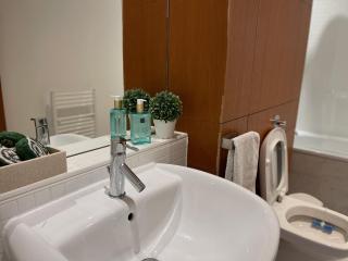 Bright Private Room & Bathroom with Parking - Glasgow West End - 4