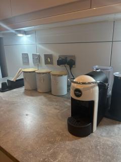 Spacious John York House & Parking - 3