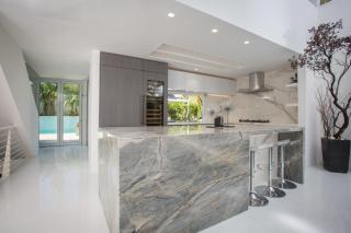 Amazing Views! Walk to the Beach! Pool and Spa! - 9
