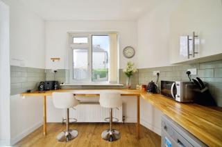 London 3 Bedroom House - London - 2