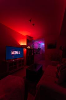 Skyline Escape with Netflix, Books and Games - 3