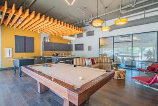 Unique 1BD - DT PHX - Parking, Gym, Pool - Sleeps 6 - 6