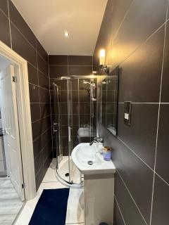 Studio Separate Kitchen & Bath - Leicester - 1
