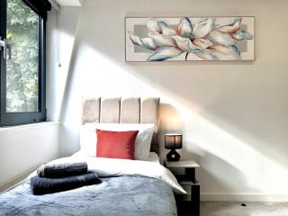 Gallery Designer 2 Bed Apartment, Free Parking, Gym, Yoga & Cinema Room - Bedford - 2
