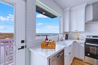 Relax & Recharge 2br2ba Beach Getaway - 0