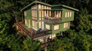 Mountain Retreat Ruby's Roost Home & Loft - 0