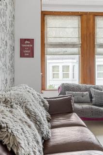 Spacious 4Bed Town House Ideal for Contractors & Family Friendly in Great Central Location - 1